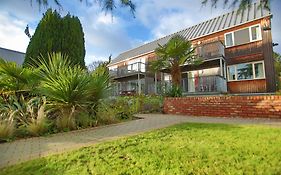 Oaklands Hotel